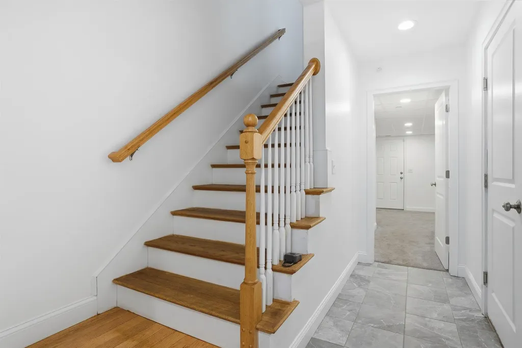 18 Dumaine Avenue Nashua NH 03063