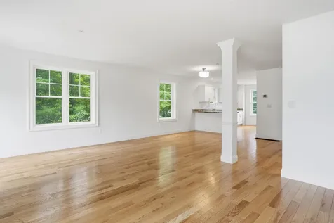 18 Dumaine Avenue Nashua NH 03063