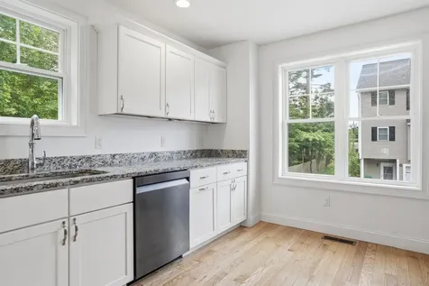 18 Dumaine Avenue Nashua NH 03063