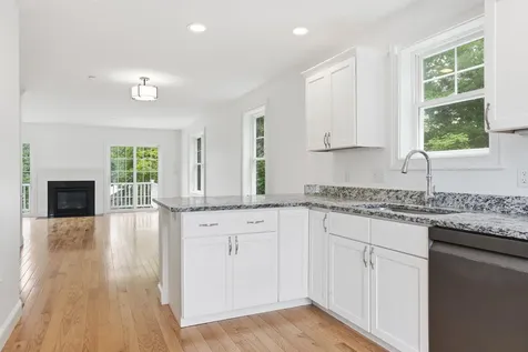 18 Dumaine Avenue Nashua NH 03063