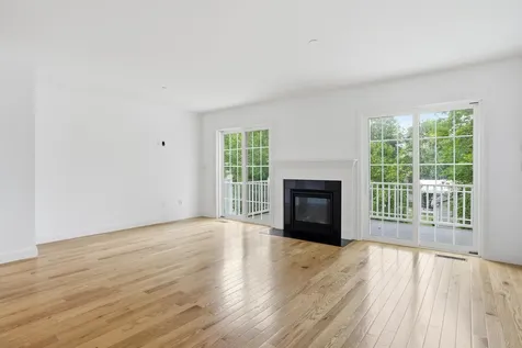 18 Dumaine Avenue Nashua NH 03063