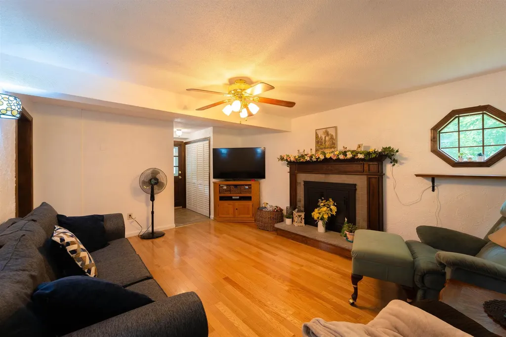 12 Beech Hill Drive Londonderry NH 03053