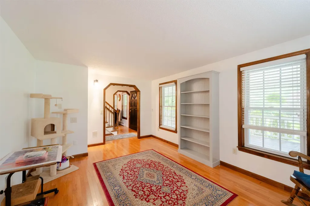 12 Beech Hill Drive Londonderry NH 03053