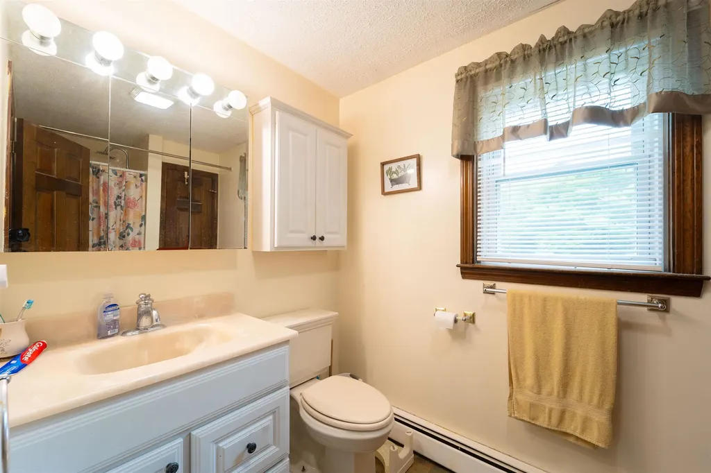 12 Beech Hill Drive Londonderry NH 03053