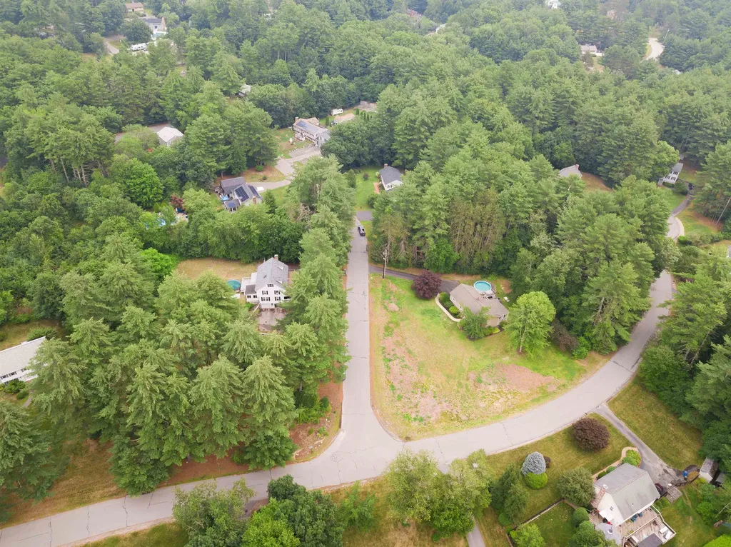 12 Beech Hill Drive Londonderry NH 03053