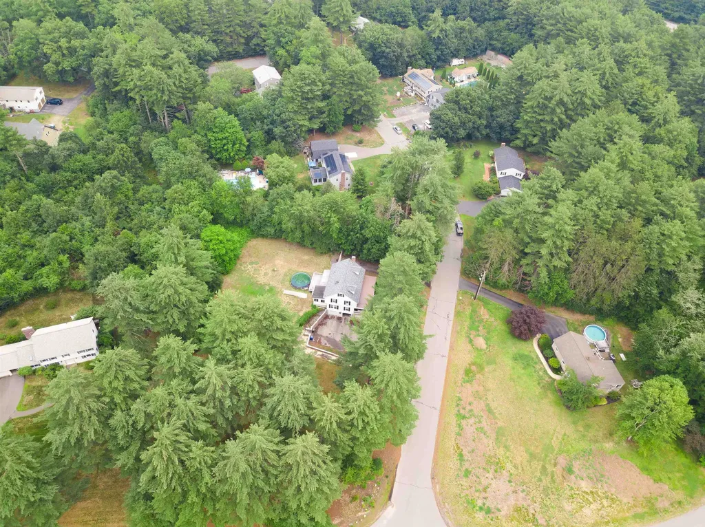 12 Beech Hill Drive Londonderry NH 03053
