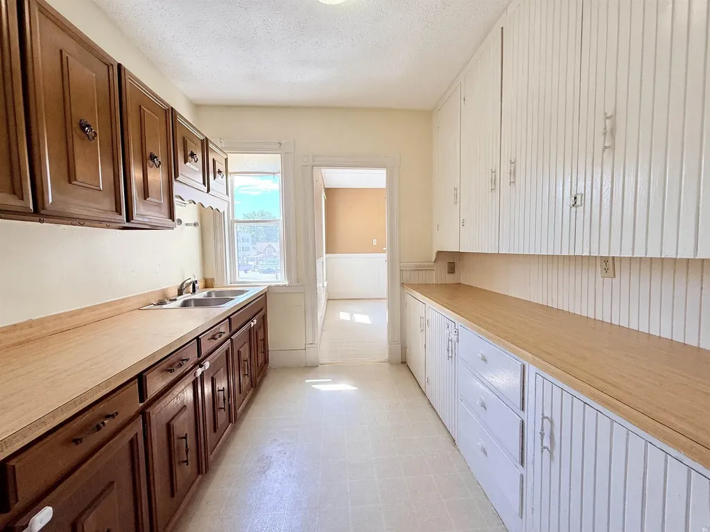 603 Silver Street Manchester NH 03103