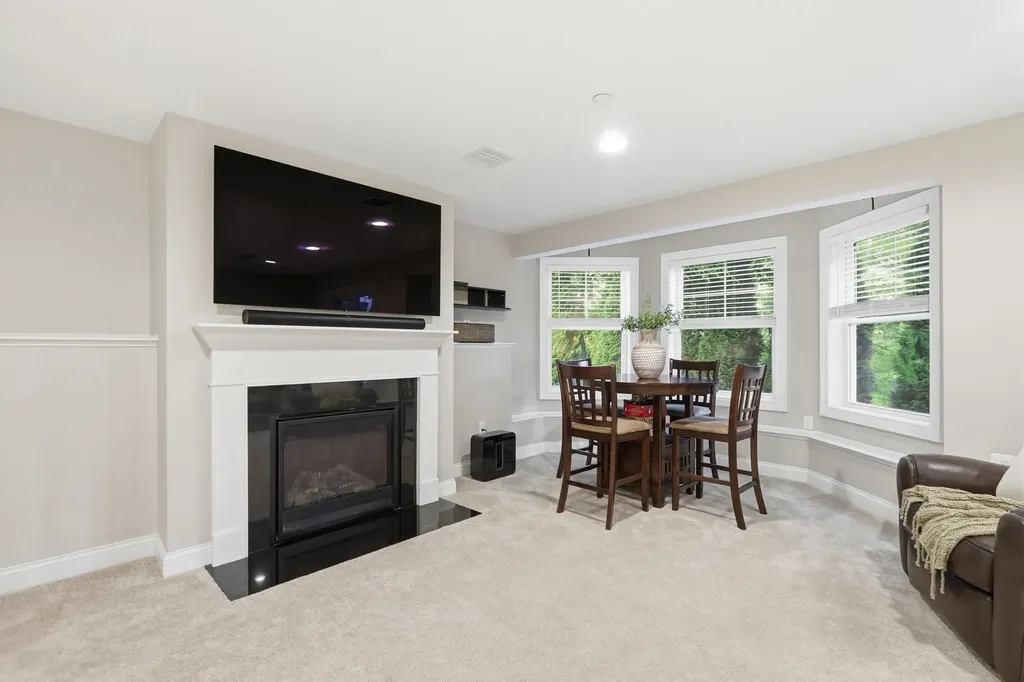 8 Manor Drive Hooksett NH 03106