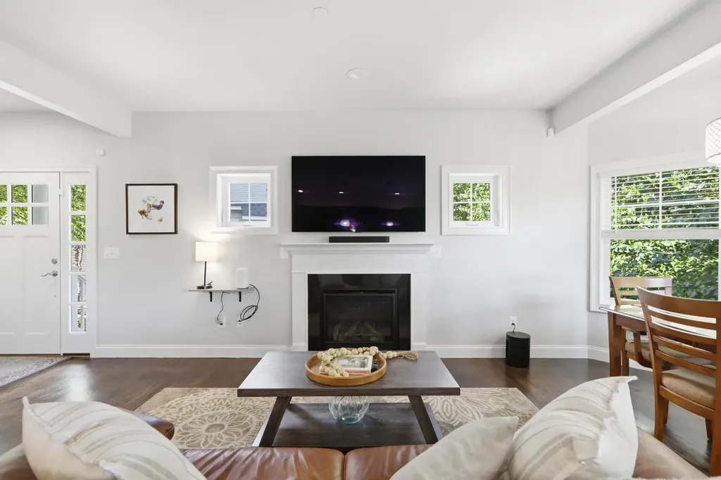 8 Manor Drive Hooksett NH 03106