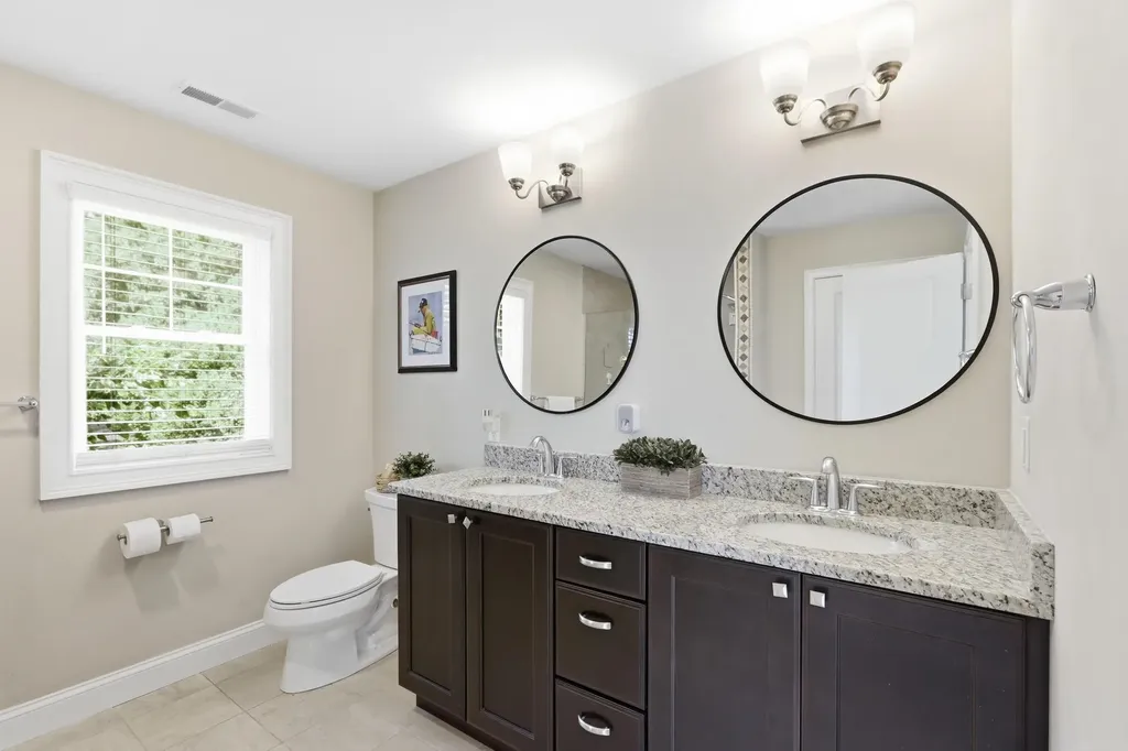 8 Manor Drive Hooksett NH 03106