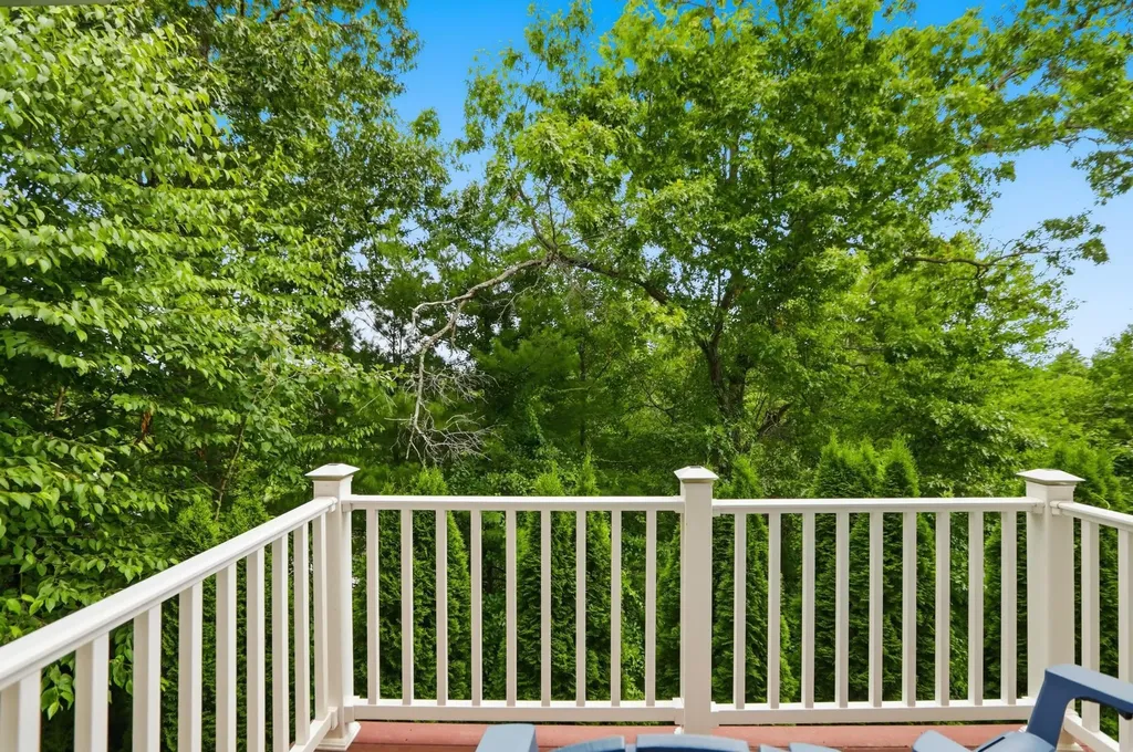 8 Manor Drive Hooksett NH 03106