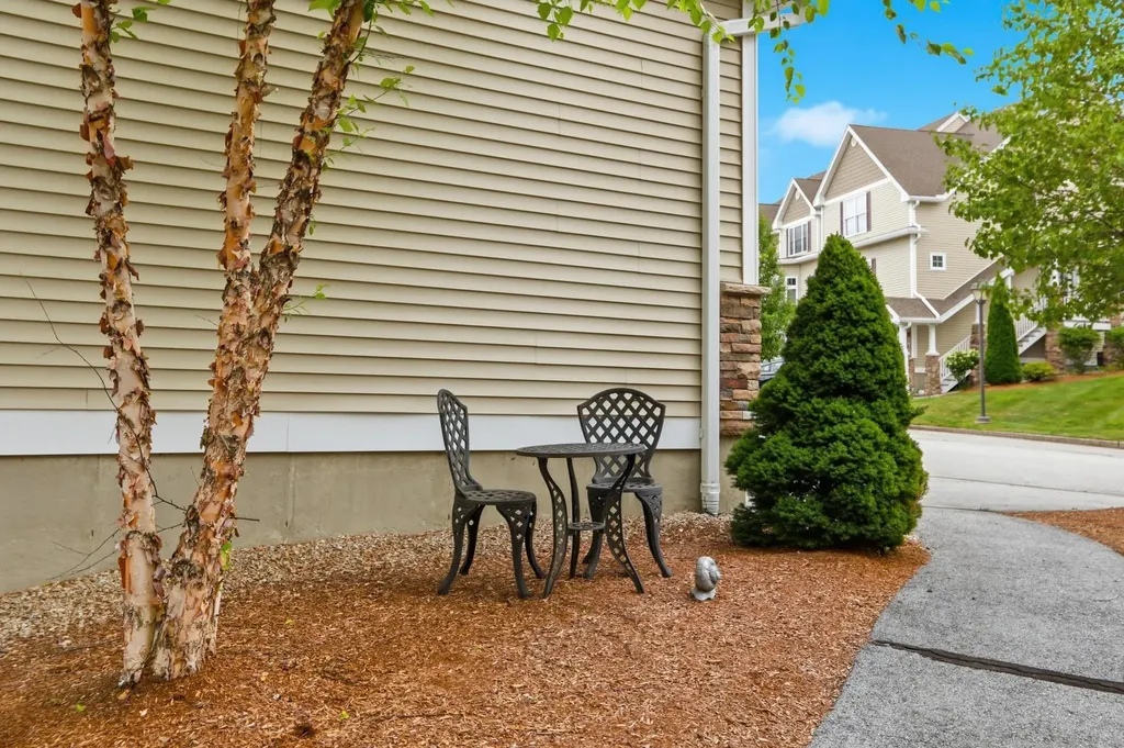 8 Manor Drive Hooksett NH 03106