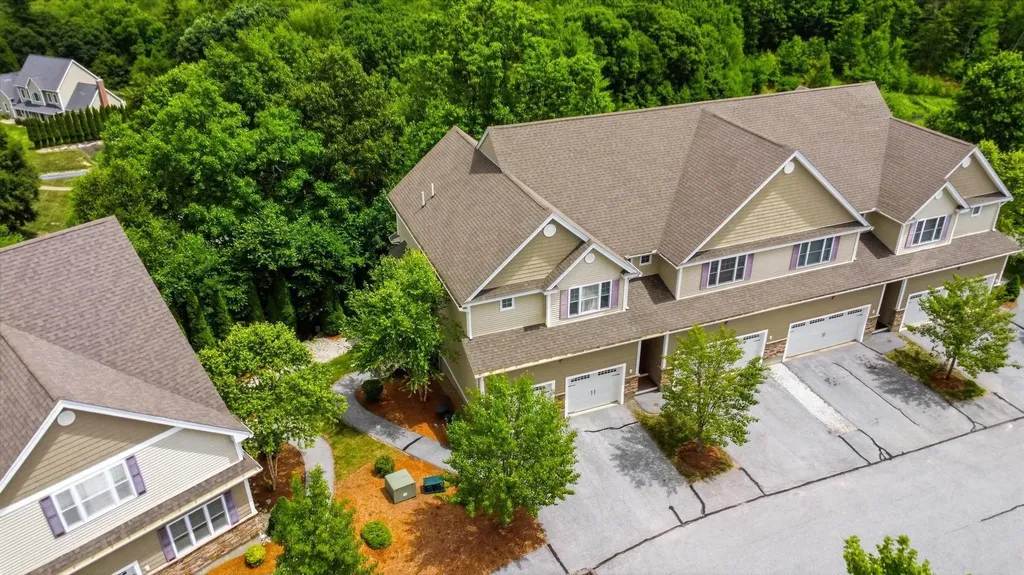 8 Manor Drive Hooksett NH 03106