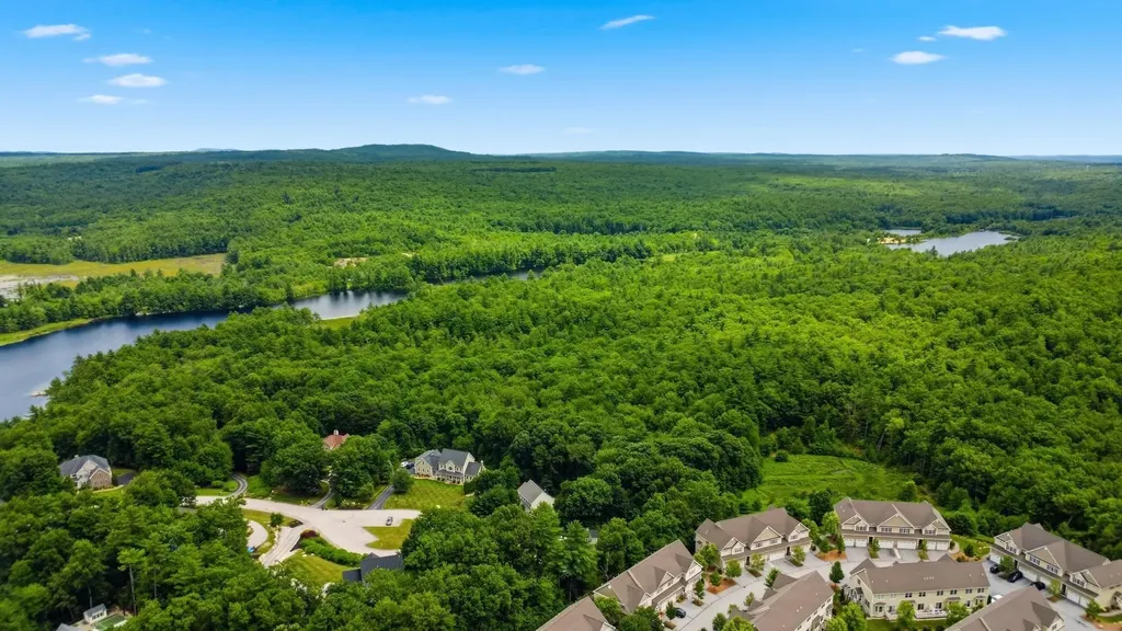8 Manor Drive Hooksett NH 03106