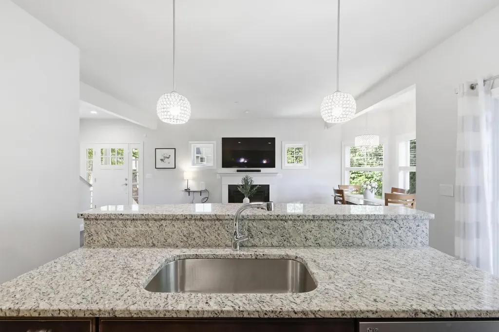 8 Manor Drive Hooksett NH 03106