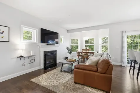 8 Manor Drive Hooksett NH 03106