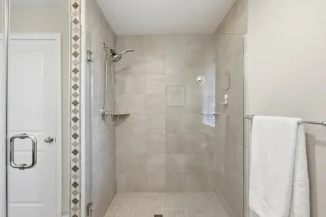 8 Manor Drive Hooksett NH 03106