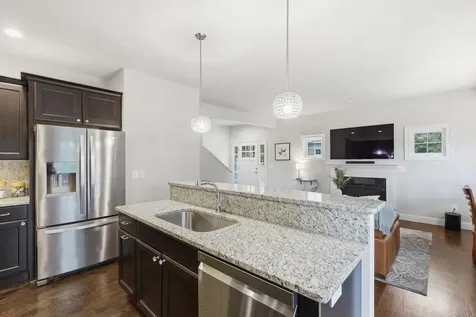 8 Manor Drive Hooksett NH 03106