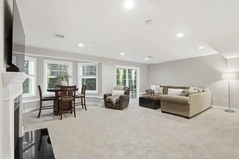 8 Manor Drive Hooksett NH 03106