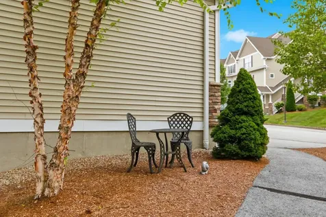 8 Manor Drive Hooksett NH 03106