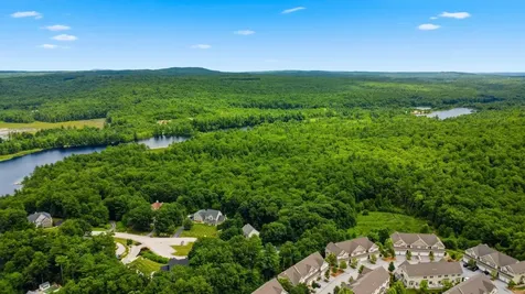 8 Manor Drive Hooksett NH 03106