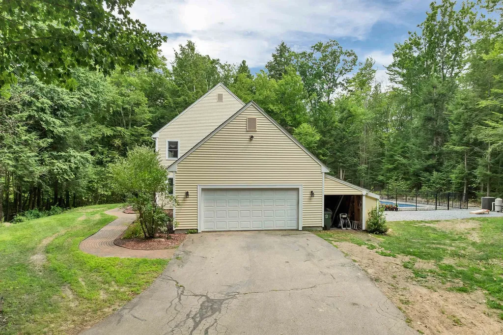 11 Longview Drive Bow NH 03304