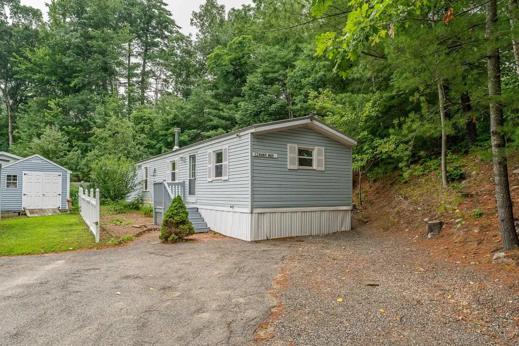 12 Ruby Way Merrimack NH 03054