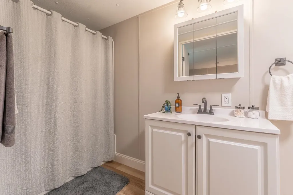 12 Ruby Way Merrimack NH 03054