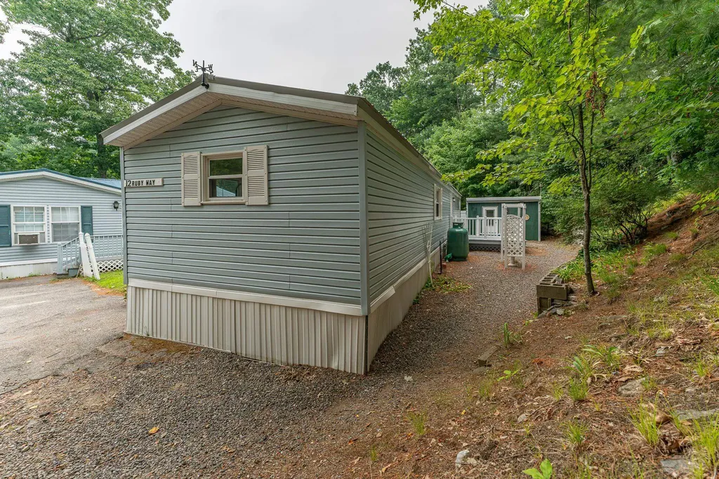 12 Ruby Way Merrimack NH 03054