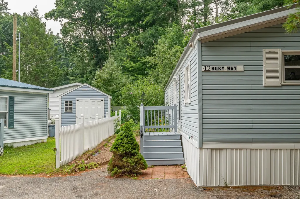 12 Ruby Way Merrimack NH 03054