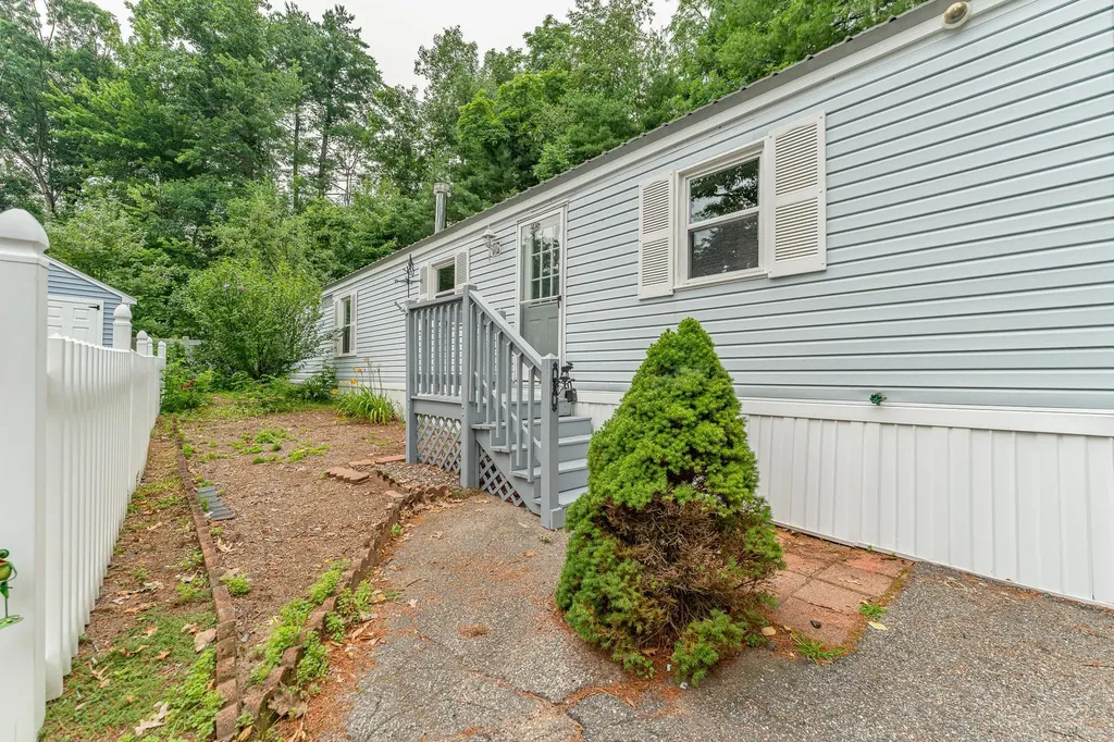 12 Ruby Way Merrimack NH 03054