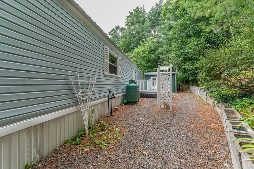 12 Ruby Way Merrimack NH 03054