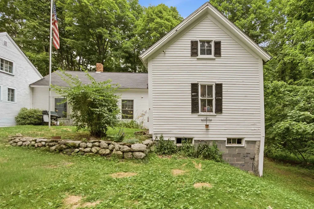 111 Barton Corner Road Hopkinton NH 03229