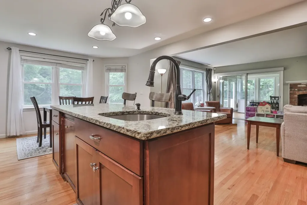 41 Wellesley Drive Bedford NH 03110