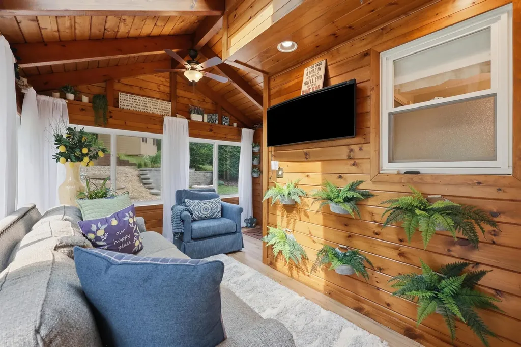 17 Windsor Boulevard Londonderry NH 03053
