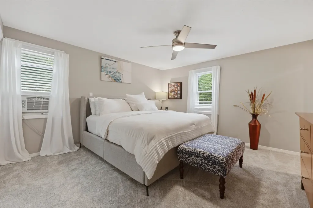17 Windsor Boulevard Londonderry NH 03053
