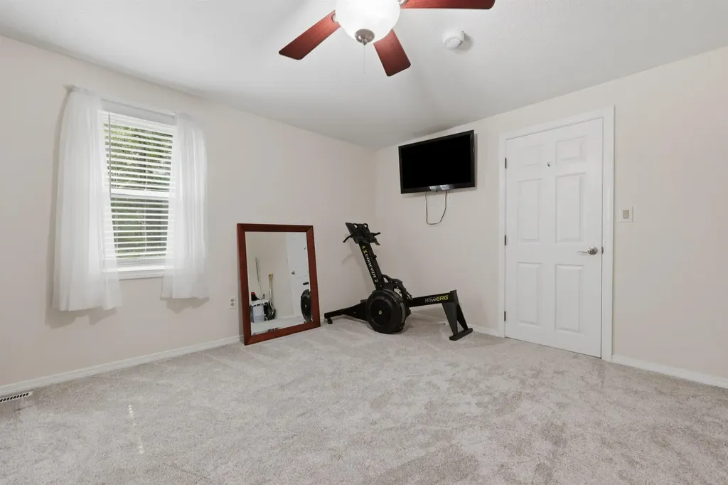 17 Windsor Boulevard Londonderry NH 03053
