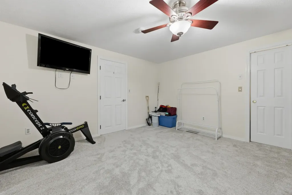 17 Windsor Boulevard Londonderry NH 03053