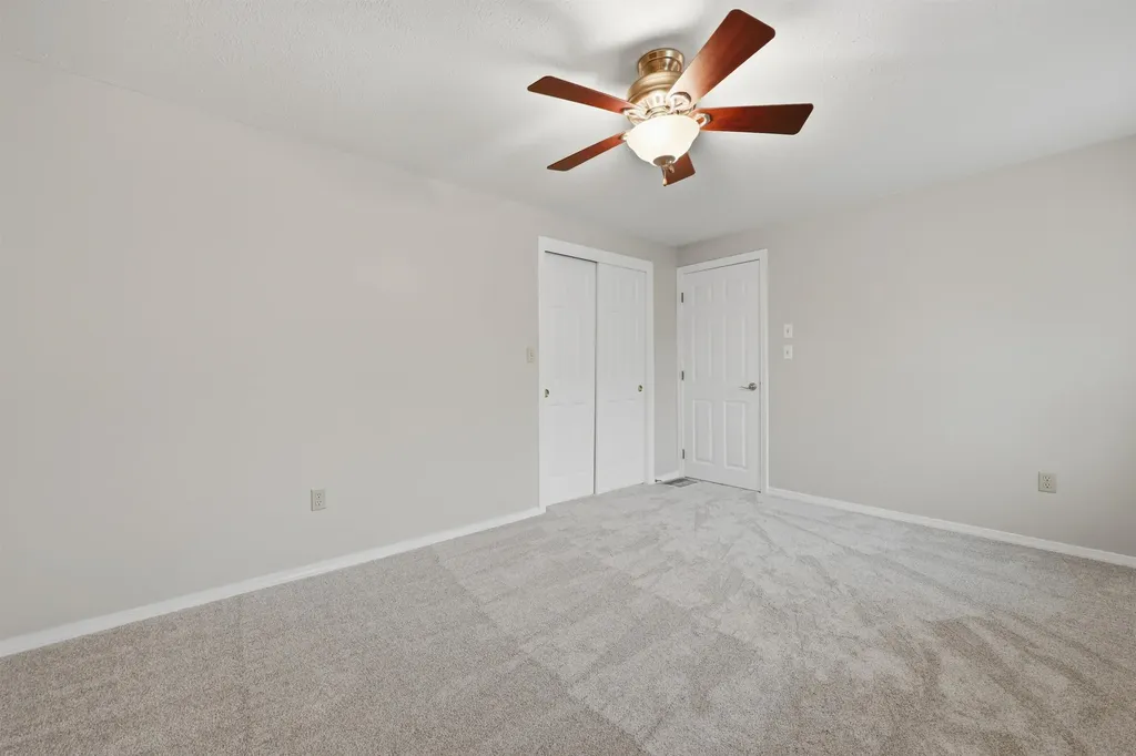 17 Windsor Boulevard Londonderry NH 03053