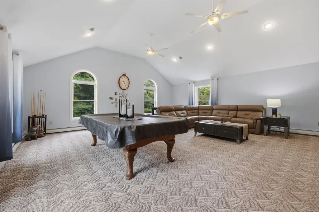 17 Windsor Boulevard Londonderry NH 03053