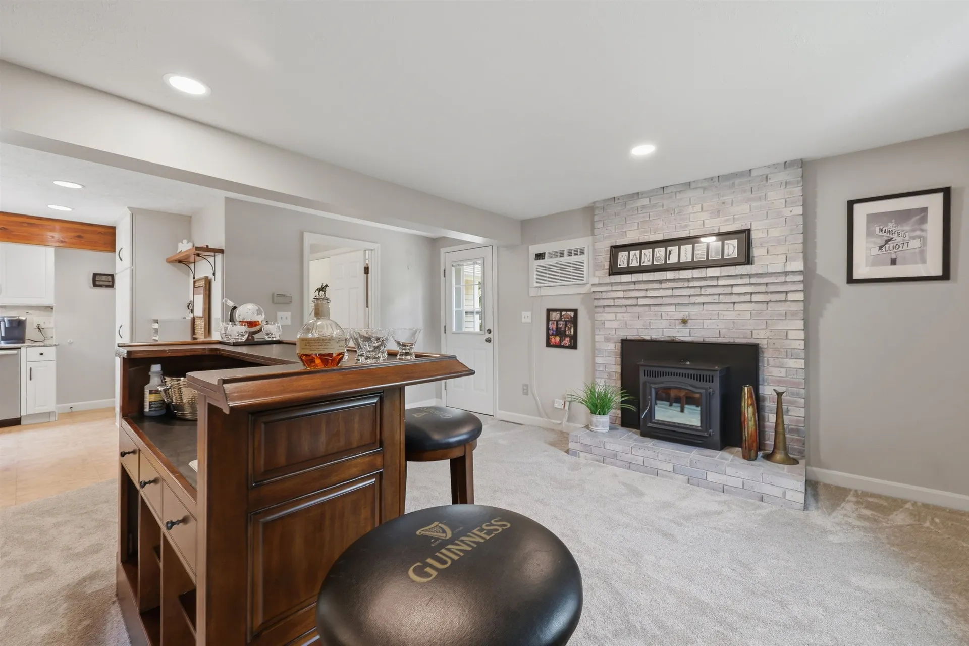 17 Windsor Boulevard Londonderry NH 03053