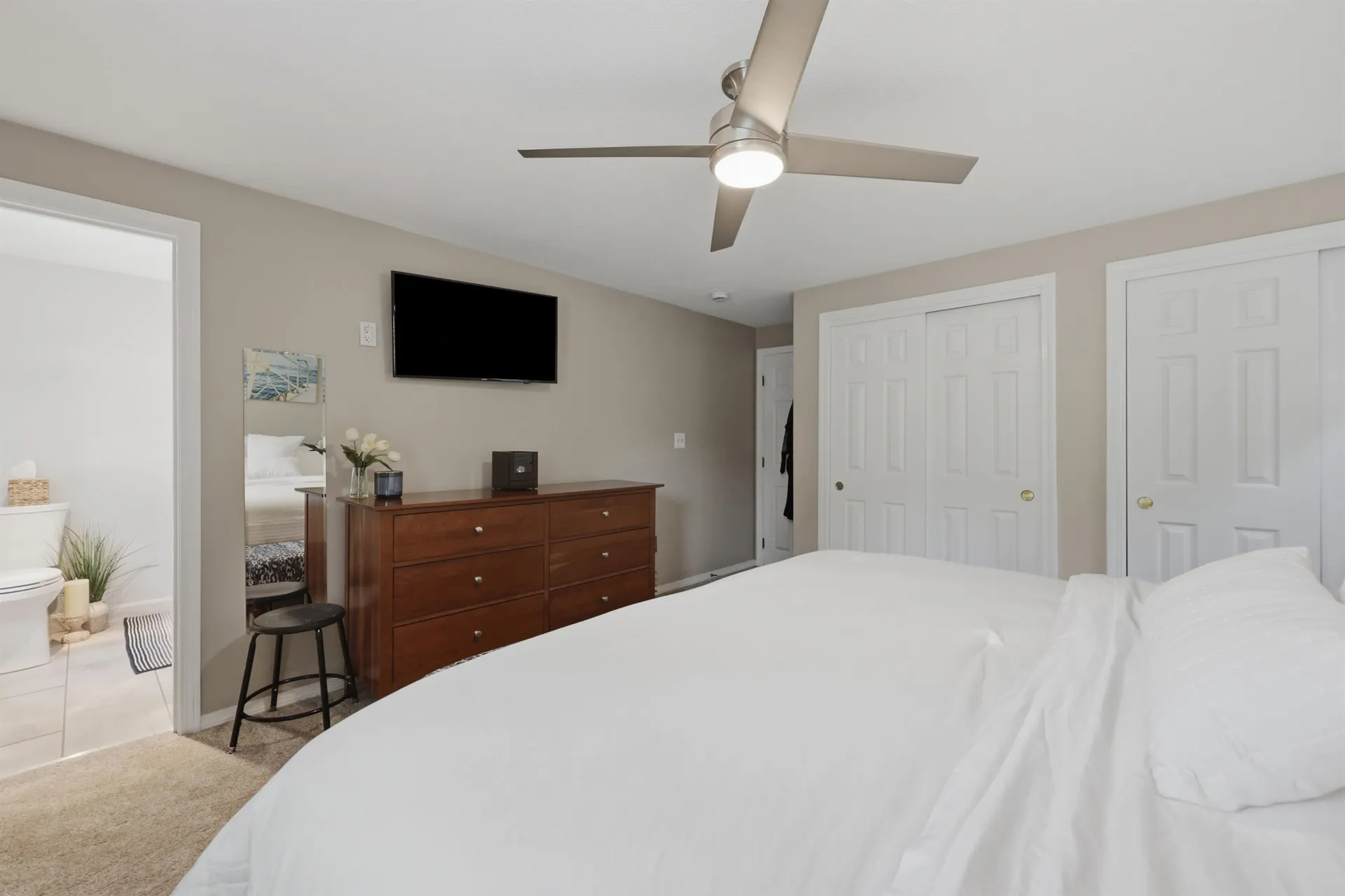 17 Windsor Boulevard Londonderry NH 03053