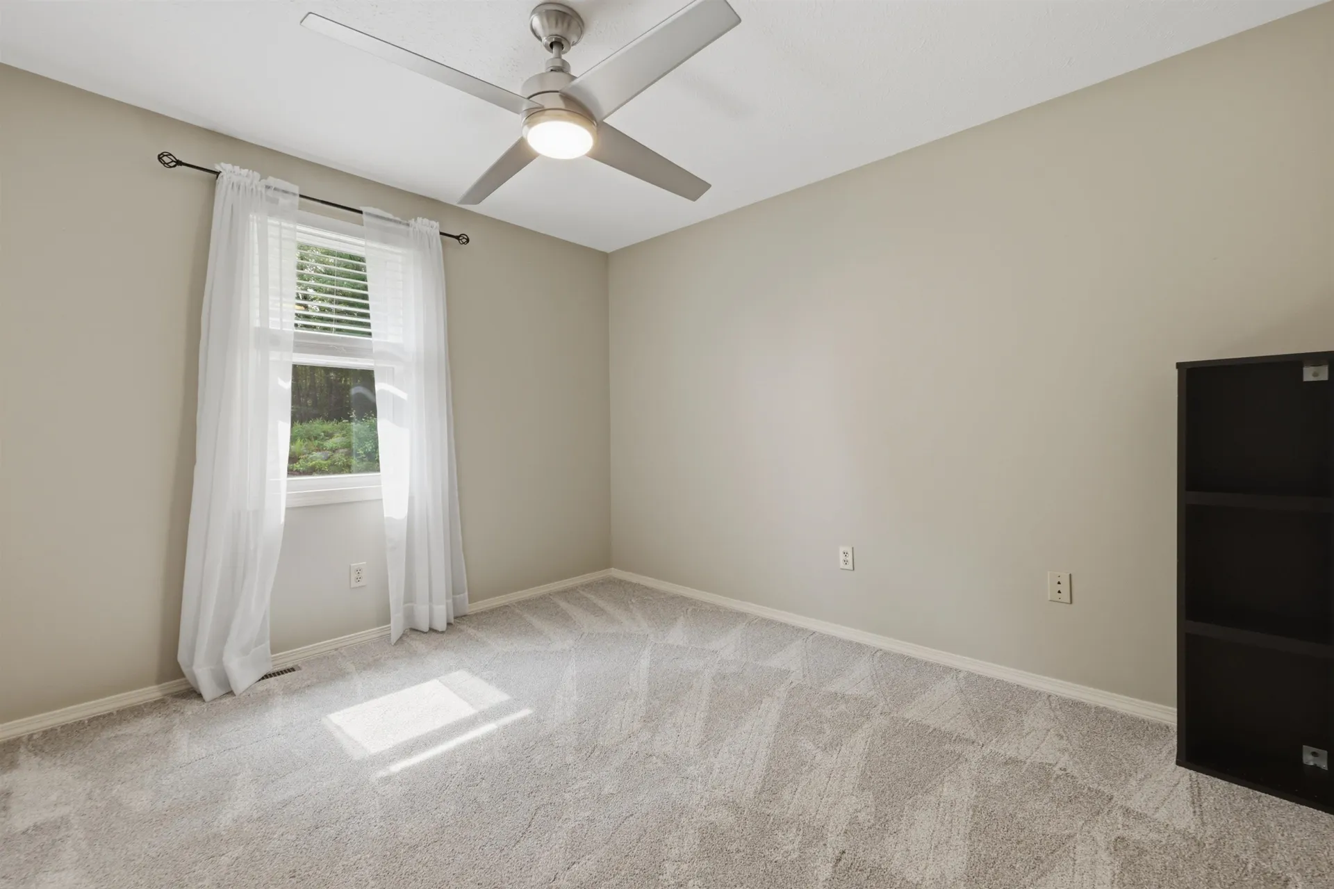 17 Windsor Boulevard Londonderry NH 03053