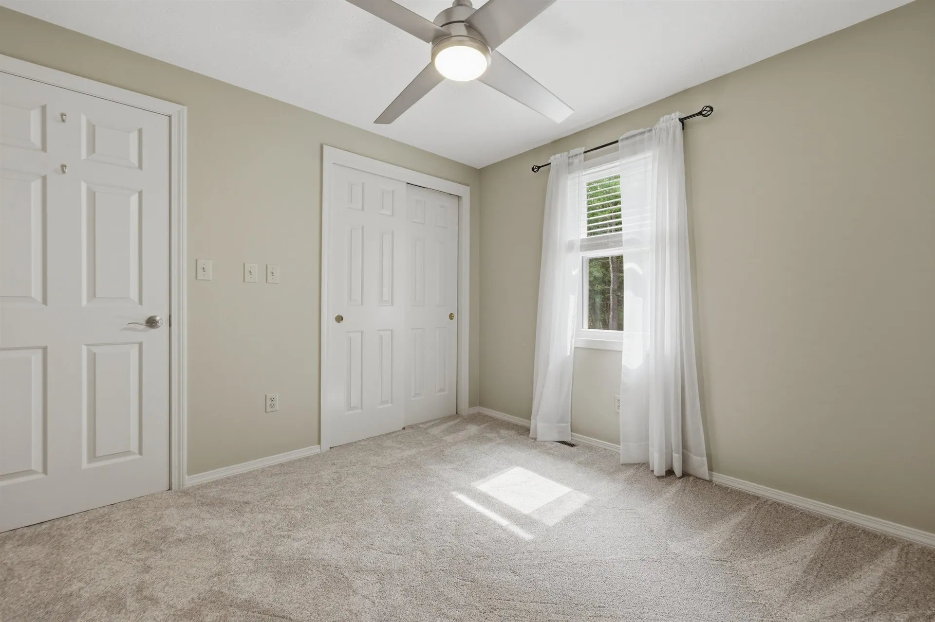 17 Windsor Boulevard Londonderry NH 03053