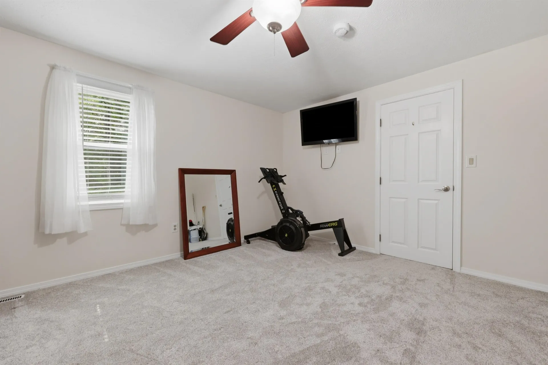17 Windsor Boulevard Londonderry NH 03053