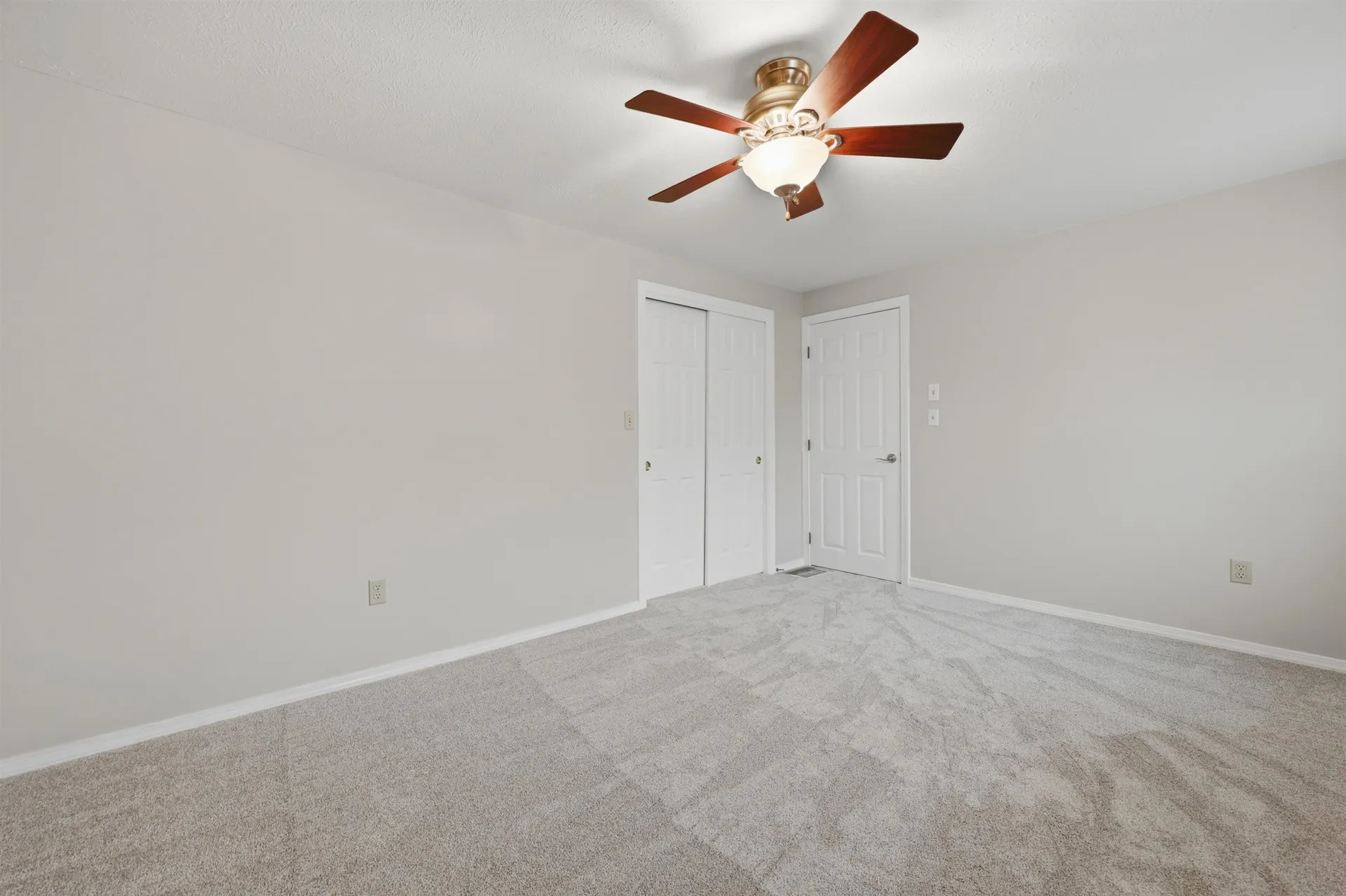 17 Windsor Boulevard Londonderry NH 03053