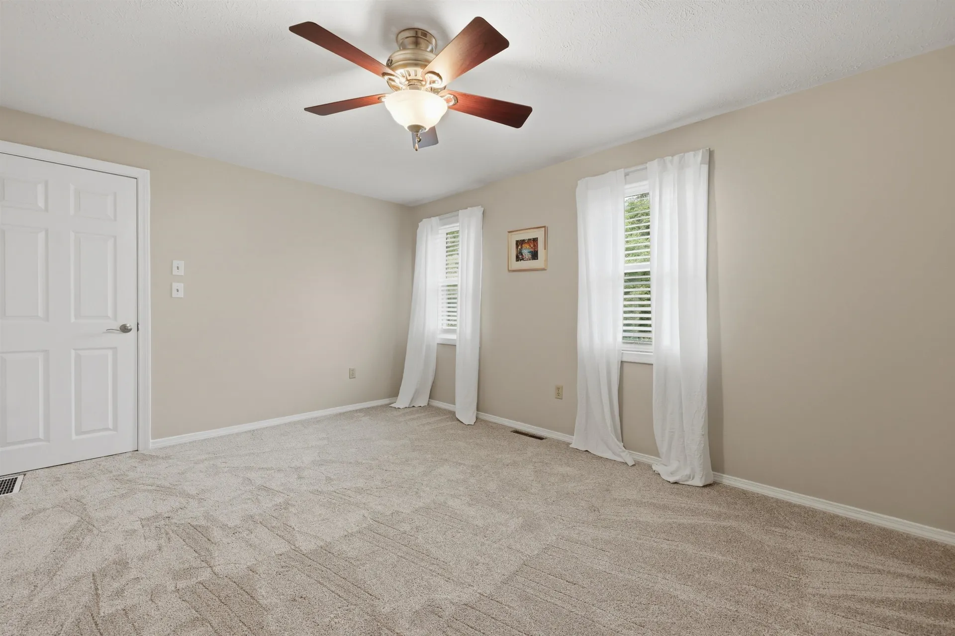 17 Windsor Boulevard Londonderry NH 03053
