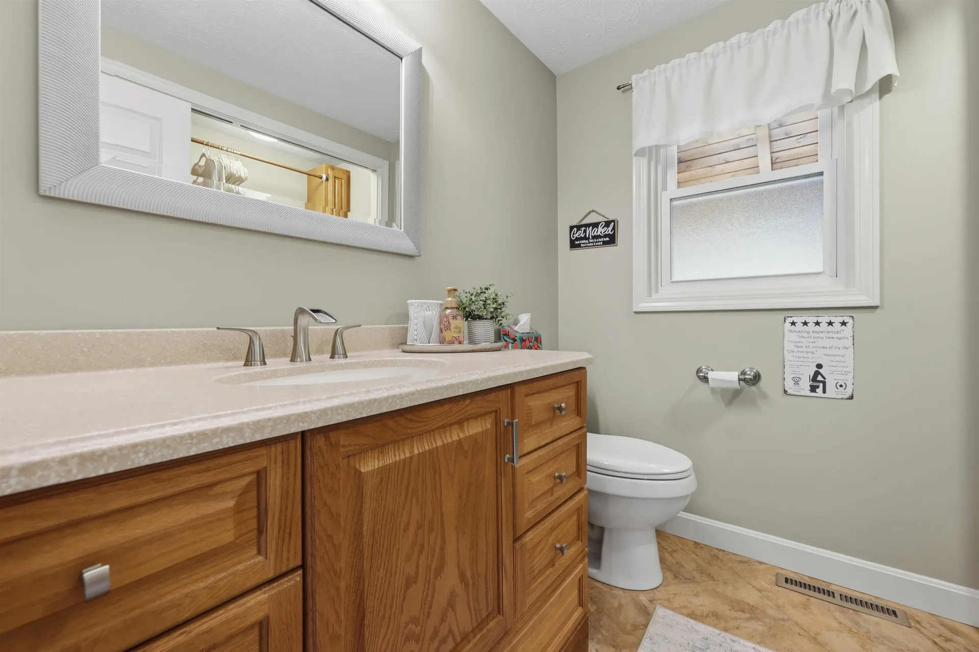 17 Windsor Boulevard Londonderry NH 03053