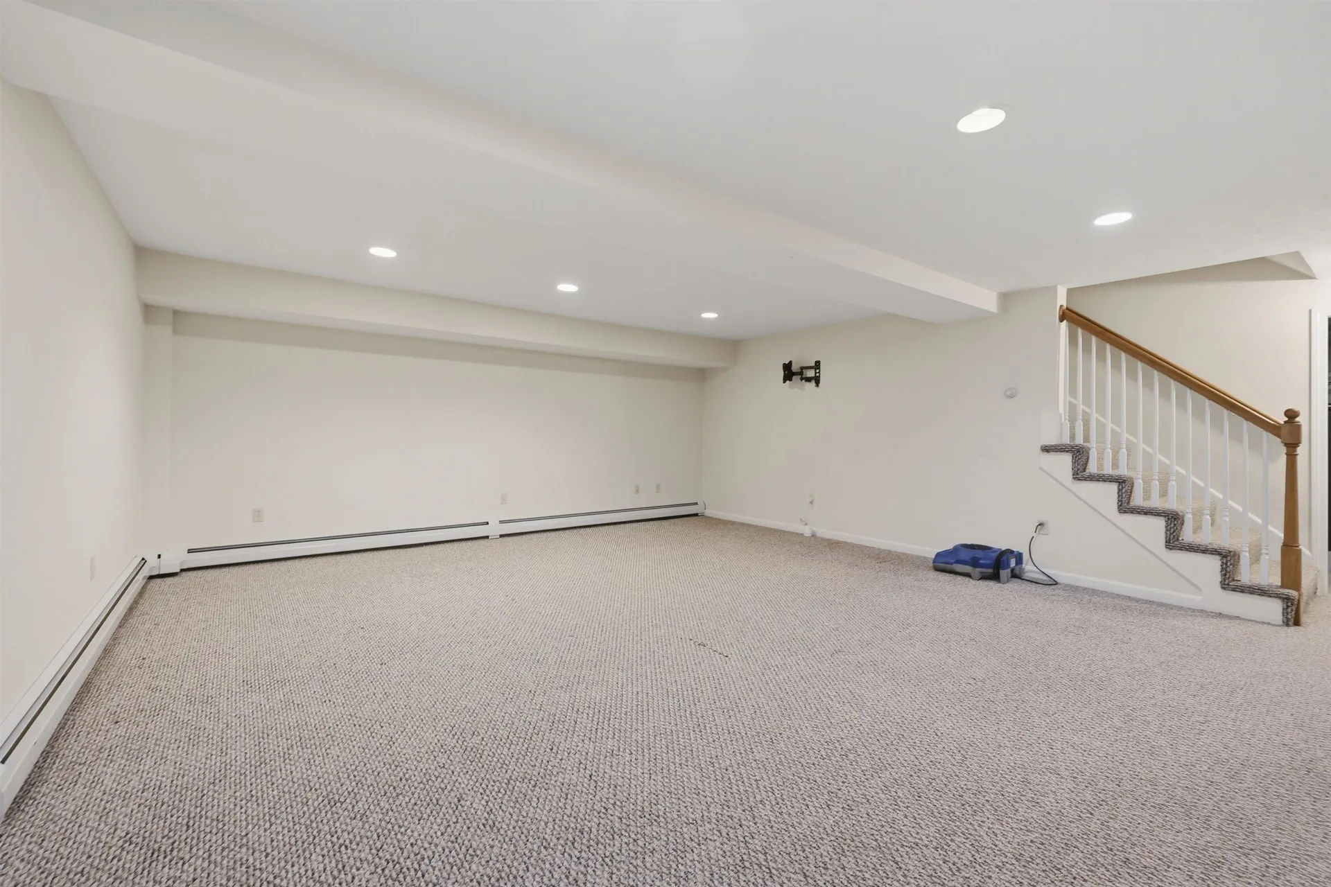 17 Windsor Boulevard Londonderry NH 03053