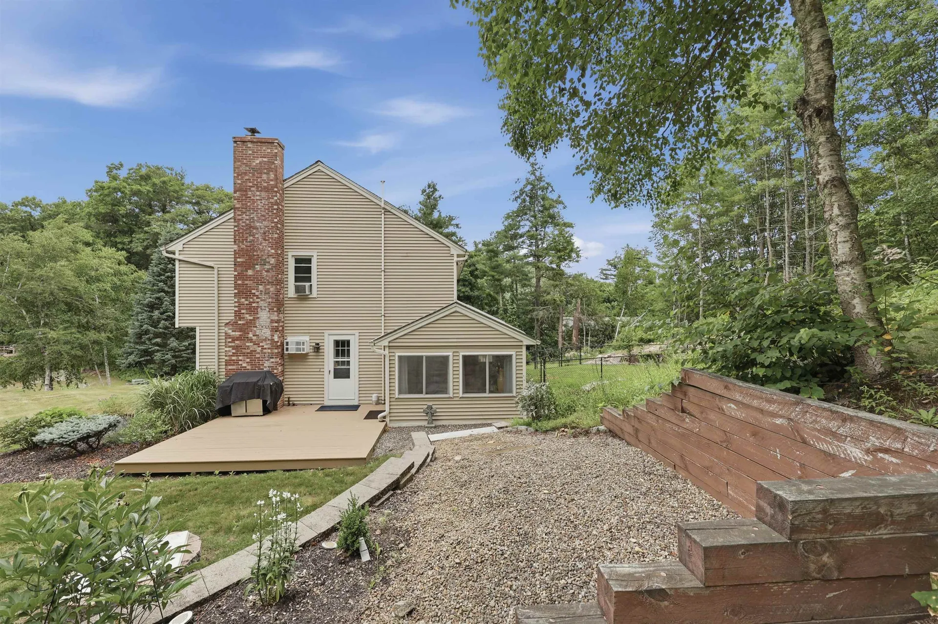 17 Windsor Boulevard Londonderry NH 03053